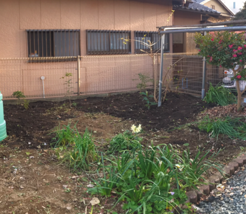 庭の整備作業 ケアフィット 三重県伊勢市 高齢者 障がい者児の在宅支援をトータルにサポート